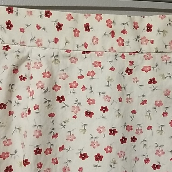 <VICTORIA HOLLEY> White/Pink/Maroon Floral Skirt - Picture 1 of 14